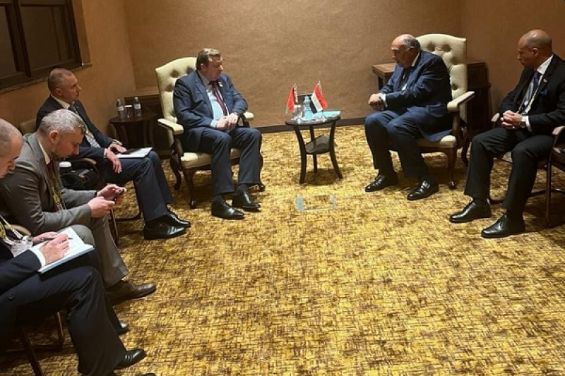 وزير الخارجية يعقد لقاء ثنائيا مع نظيره البيلاروسي