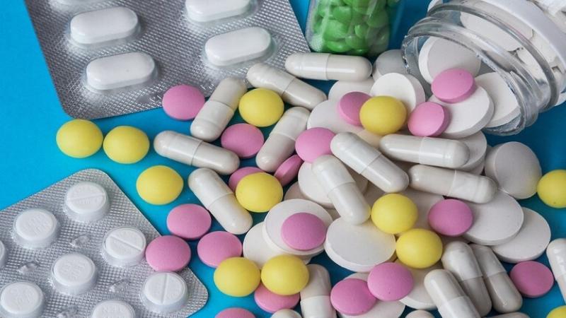طبيبة روسية تكشف عن مخاطر تناول بعض الفيتامينات معًا