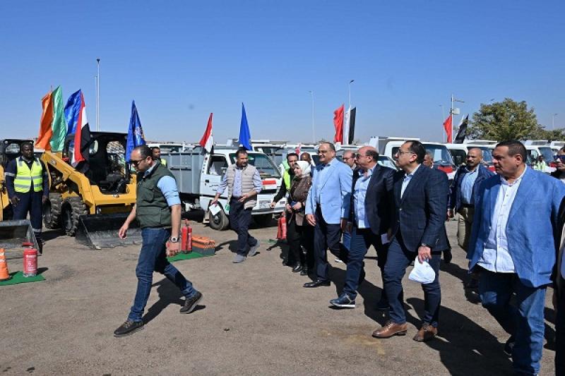 رئيس الوزراء يشهد اصطفافا لمعدات محافظة أسوان