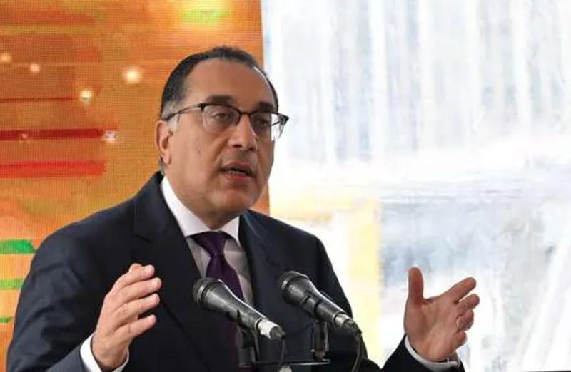 رئيس الوزراء يتفقد معرض ”أيادي مصر” في أسوان