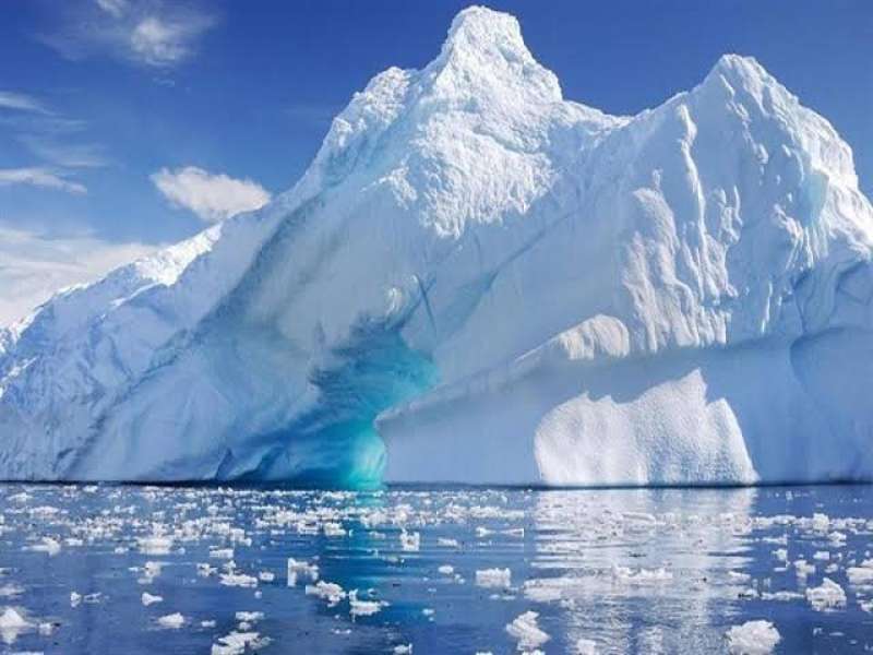 عاجل.. تحرك أكبر جبل جليدي في العالم تجاه شمال المحيط القطبي