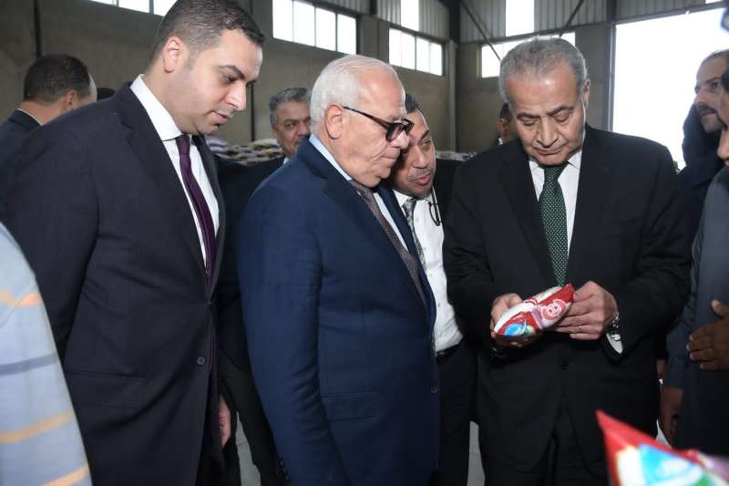 وزير التموين يشيد بجودة المنتج والكميات المتوافرة في بورسعيد