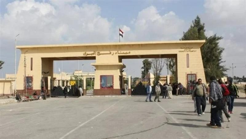 سفير فرنسا لدى مصر يزور معبر رفح ومستشفى العريش