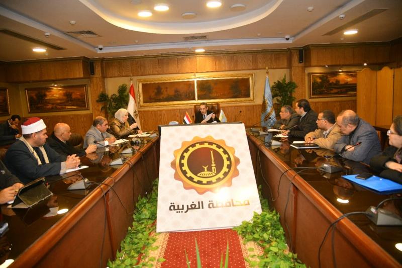 محافظ الغربية يجتمع بـ لجان المشروع القومي لتنمية الأسرة المصرية
