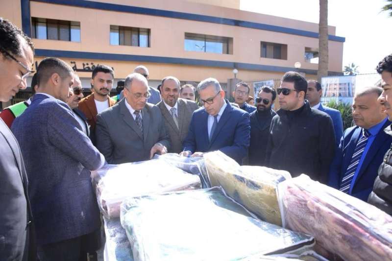 محافظ سوهاج يدشن حملة شتاء دافئ لتوزيع 1500 بطانية على الأسر الأولى بالرعاية