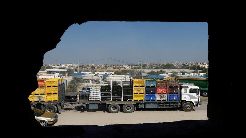 إسرائيل توزع المساعدات الإنسانية في غزة بدل الأونروا.. ما القصة؟