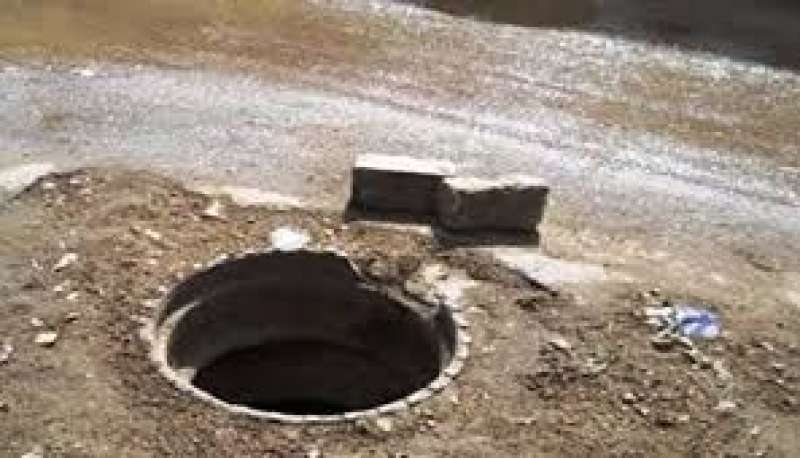 طفلة تفارق الحياة غرقاً داخل بالوعة صرف صحي بالمنيا
