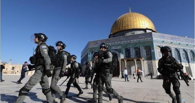 عشرات المستوطنون يقتحمون المسجد الأقصى بحماية شرطة الاحتلال