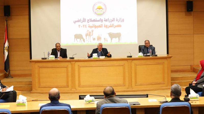وزير الزراعة يتابع ملفات الثروة الحيوانية والمحاصيل والزراعات