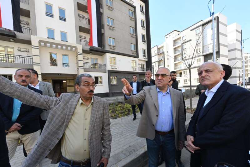 وزير الإسكان يتفقد الموقف التنفيذي للوحدات السكنية في «زهرة العاصمة» بمدينة بدر