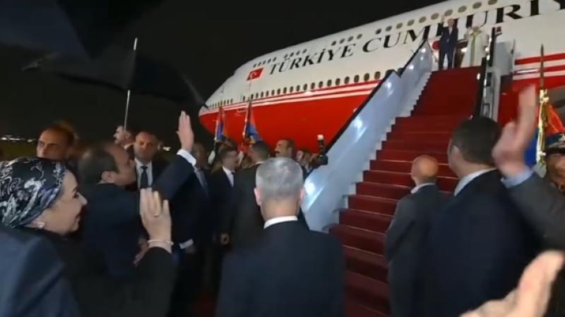 الرئيس السيسي وقرينته يُودعان أردوغان وحرمه بمطار القاهرة