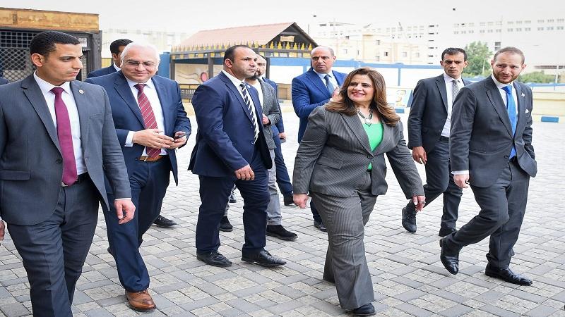 تفاصيل زيارة وزيرة الهجرة لمدرسة إيجيبت جولد بمدينة العبور