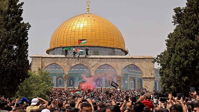 منع دخول الفلسطينيين المسجد الأقصي في رمضان.. ماذا يحدث؟