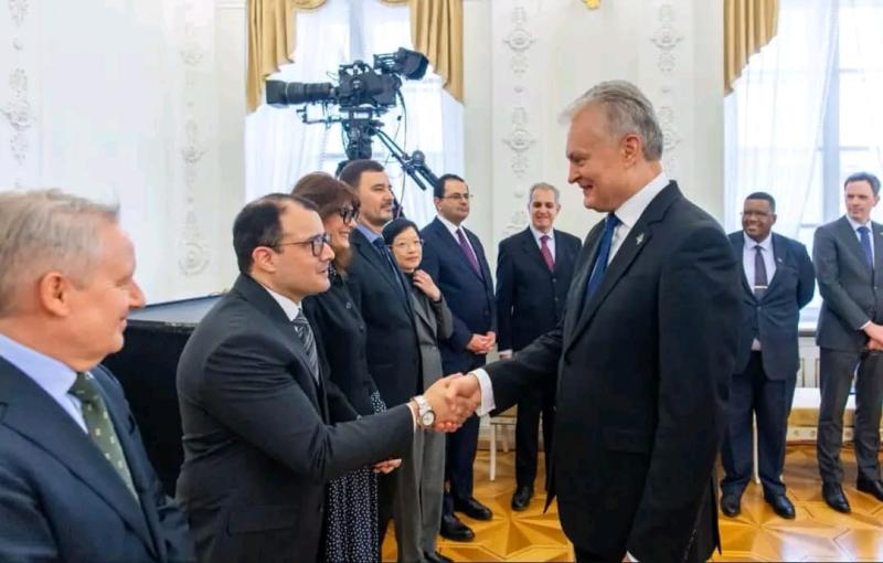 سفير مصر يستعرض مع رئيس جمهورية ليتوانيا تطورات أزمة غزة
