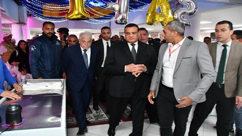 وزير التنمية المحلية ومحافظ جنوب سيناء يتفقدان معرض ”أهلاً رمضان”  بشرم الشيخ