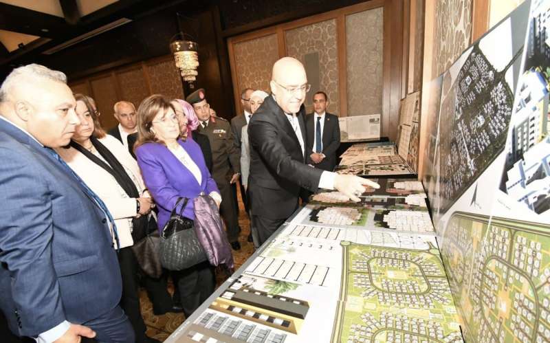 وزيرا الإسكان والبيئة يفتتحان معرض المشروعات المقدمة لمسابقة تصميم «الإسكان الأخضر»