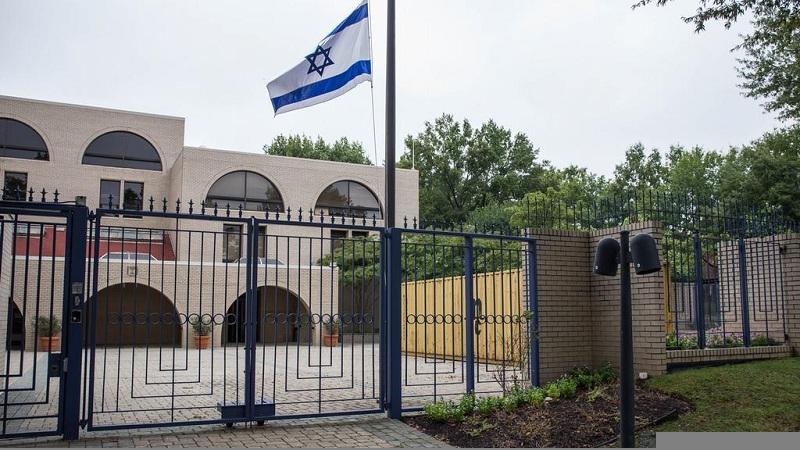 رد فعل طيار عسكري أميركي أمام السفارة إسرائيلية يثير الجدل أمريكي