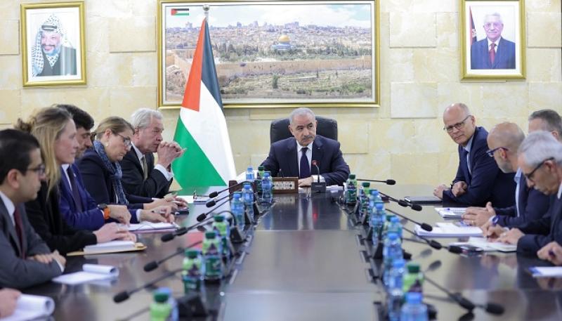 الحكومة الفلسطينية تعلن استقالتها وتضعها تحت تصرف أبومازن