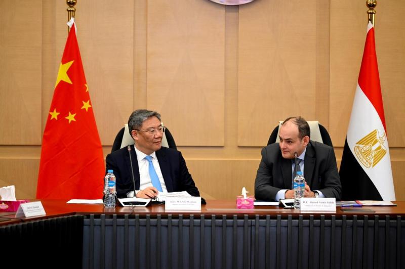وزير التجارة والصناعة يستقبل نظيره الصيني بمقر الوزارة بالعاصمة الإدارية الجديدة