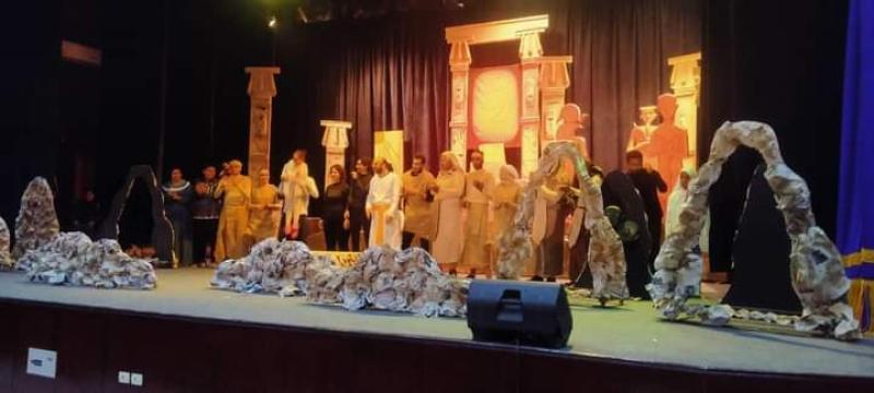 ”مراكب الشمس” على مسرح قصر ثقافة موط بالوادي الجديد