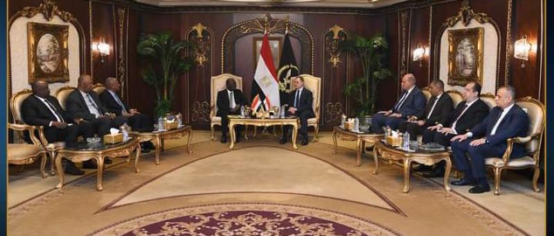 وزير الداخلية يستقبل نظيره السوداني لبحث سبل التعاون المشترك