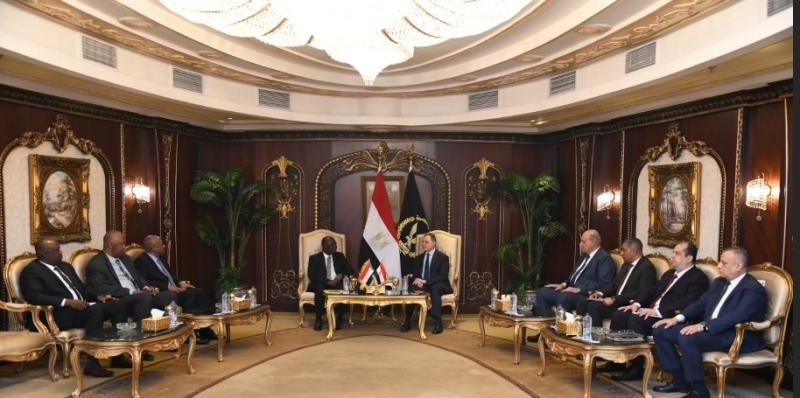 وزير الداخلية يبحث مع نظيره السوداني تعزيز سبل التعاون الأمنى