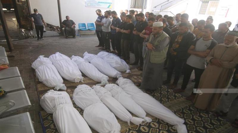 «القاهرة الإخبارية»: 12 شهيدًا و42 جريحًا بقصف طيران الاحتلال لمنزل في النصيرات وسط قطاع غزة