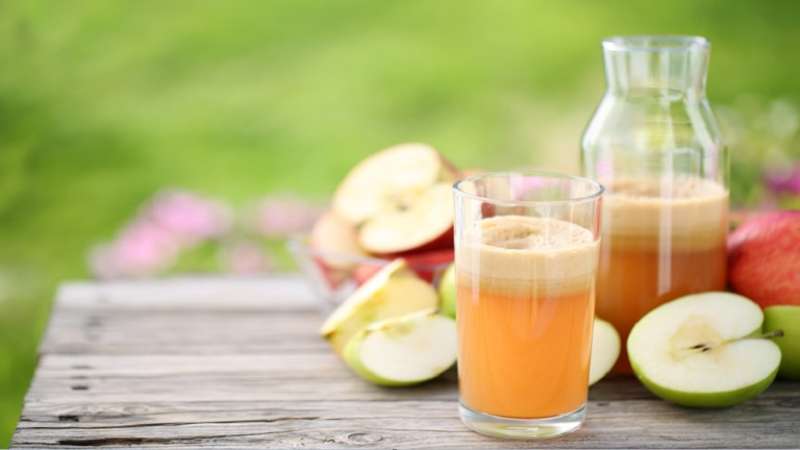 طرق جديدة لعصير التفاح قد تعزز فوائده الصحية