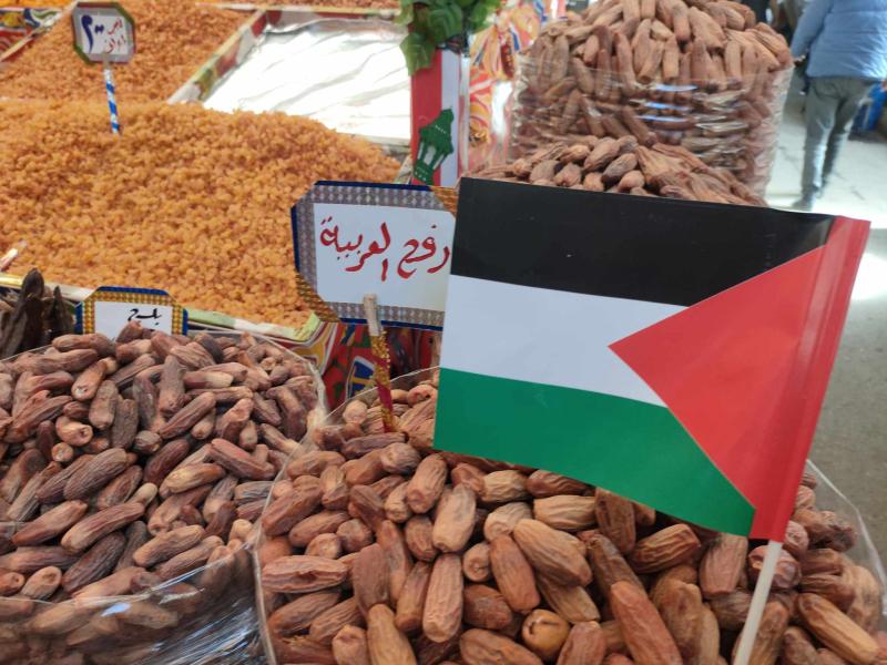 صور أعلام فلسطين وقبة الصخرة في أسواق الإسكندرية