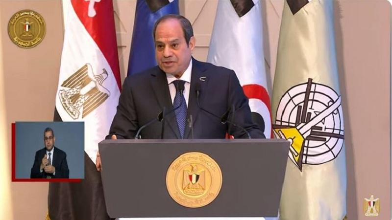 الرئيس السيسي يذكر الفريق عبد المنعم رياض بمواقف تاريخية