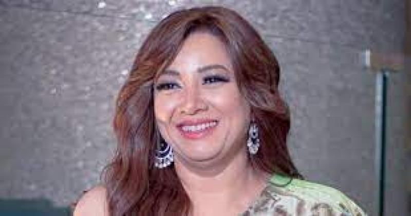 الفنانة انتصار 