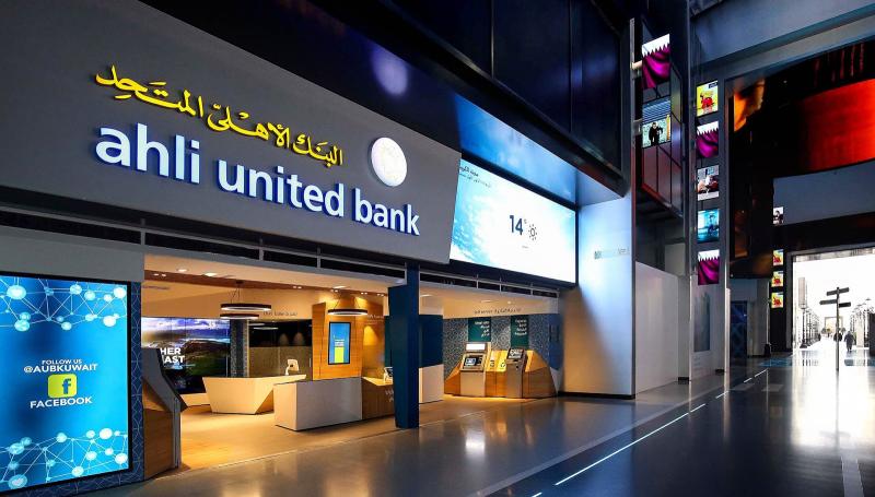 البنك الأهلي المتحد يرفع حدود السحب والمشتريات بالدولار من خارج مصر