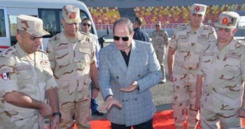 الرئيس السيسي يتفقد الأكاديمية العسكرية المصرية