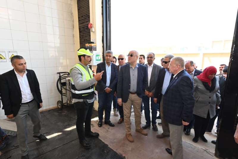 وزير الإسكان يتفقد محطة مياه سرياقوس بالقليوبية