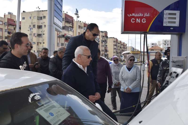 محافظ بورسعيد يتفقد الميناء البري لمتابعة سير العمل بعد تحريك أسعار الوقود