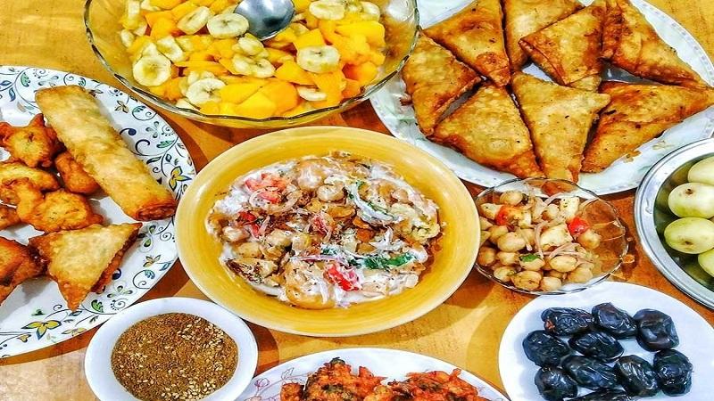 إزاي.. الطريق السليمة لتناول وجبة الإفطار في رمضان