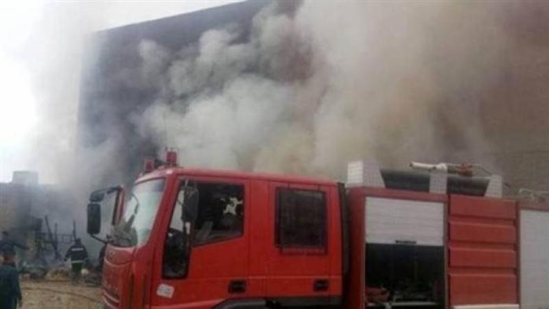 حريق بمخلفات يمتد لـ3 سيارات بالجيزة والحماية المدنية تسيطر