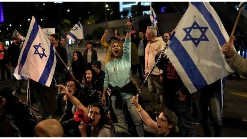 مظاهرات حاشدة تهدد بحرق تل أبيب وتطالب بإقالة الحكومة