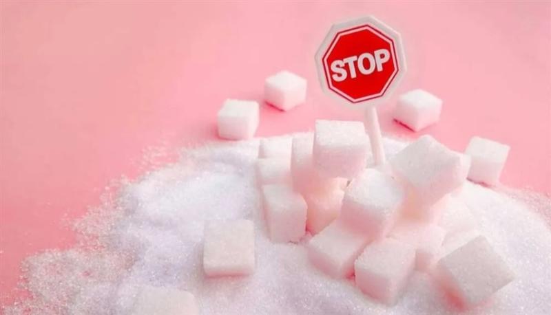 ماذا يحدث لجسمك عند التوقف عن تناول السكر؟