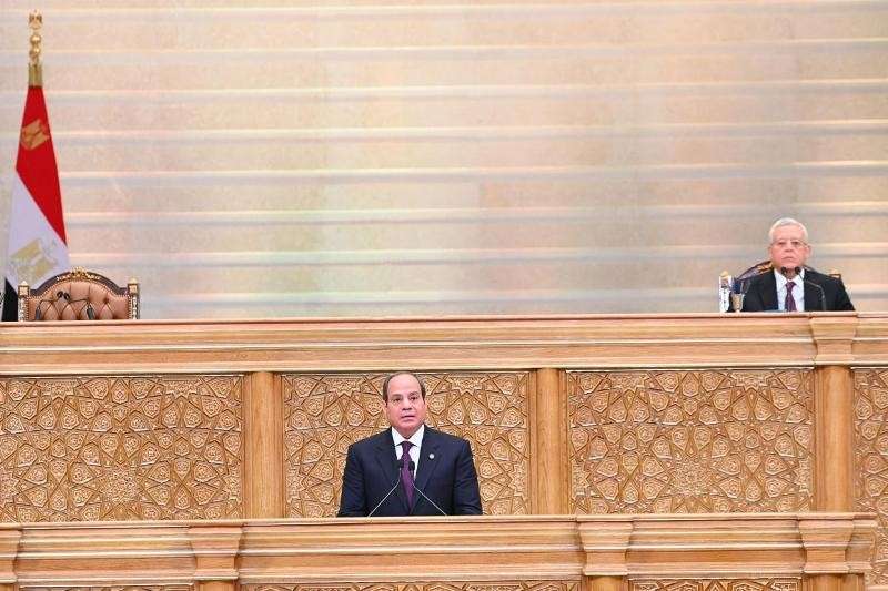 متحدث الرئاسة ينشر صور أداء الرئيس السيسي اليمين الدستورية