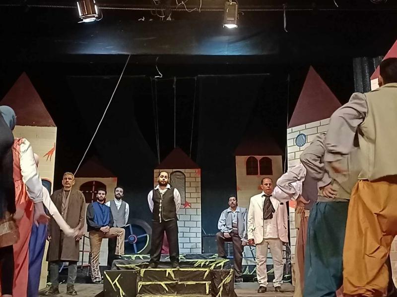 انطلاق العرض المسرحي ”ثورة الفلاحين” على مسرح شركة مصر للغزل والنسيج بالمحلة