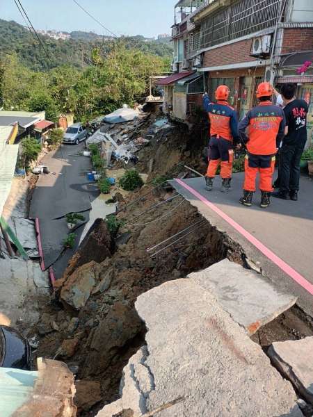 ارتفاع عدد ضحايا زلزال تايوان المدمر لمئات القتلى