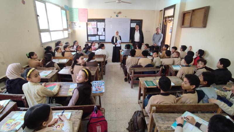 وكيل تعليم الغربية يتابع مدارس شرق طنطا لبيان انتظام سير العملية التعليمية