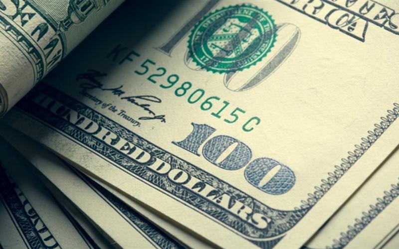 الدولار يتجه لأول خسائر أسبوعية منذ شهر