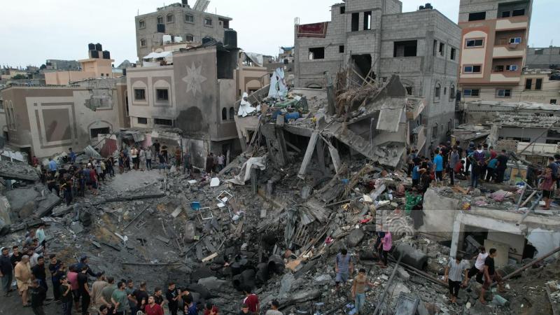 قوات الاحتلال تقوم بإطلاق قذائف عشوائية على المنازل في قطاع غزة