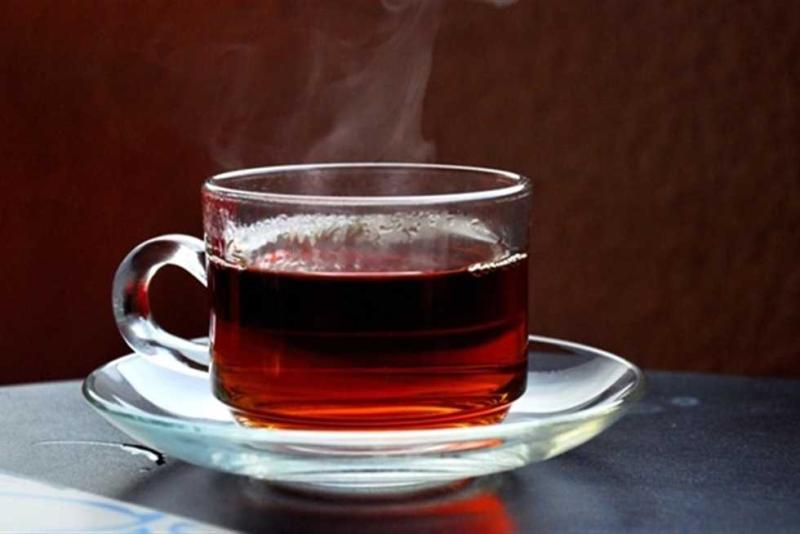 ماذا يحدث لجسمك عند تناول كوب من الشاي قبل السحور مباشرة؟