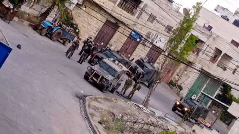 قوات الاحتلال تغلق مدخل بلدة ترمسعيا شمال شرق رام الله