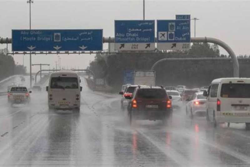 بسبب سوء الأحوال الجوية.. الإمارات تناشد المواطنين بالبقاء في منازلهم