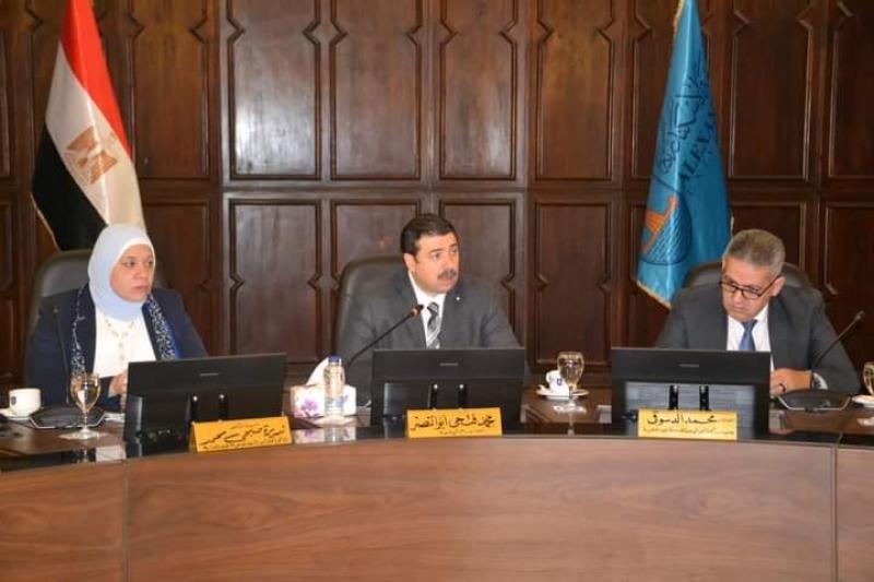 مجلس أمناء كليات ومعاهد جامعة الإسكندرية يناقش استكمال الاستعدادات للامتحانات