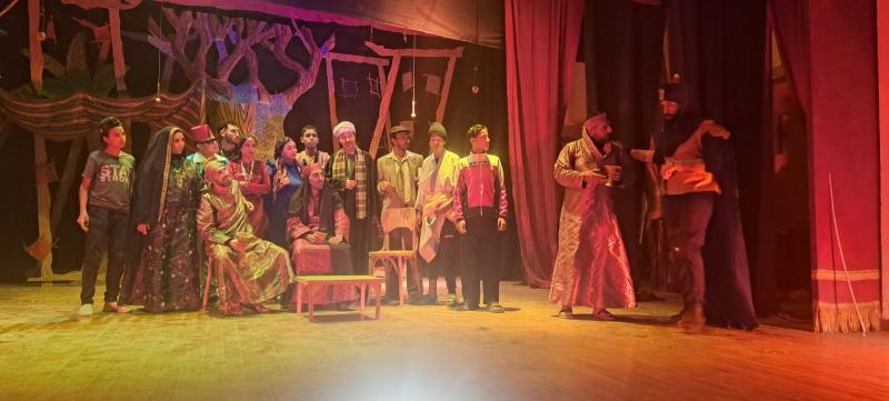 فرقة ثقافة فيصل بالسويس تقدم العرض المسرحي ”غائب لا يعود”